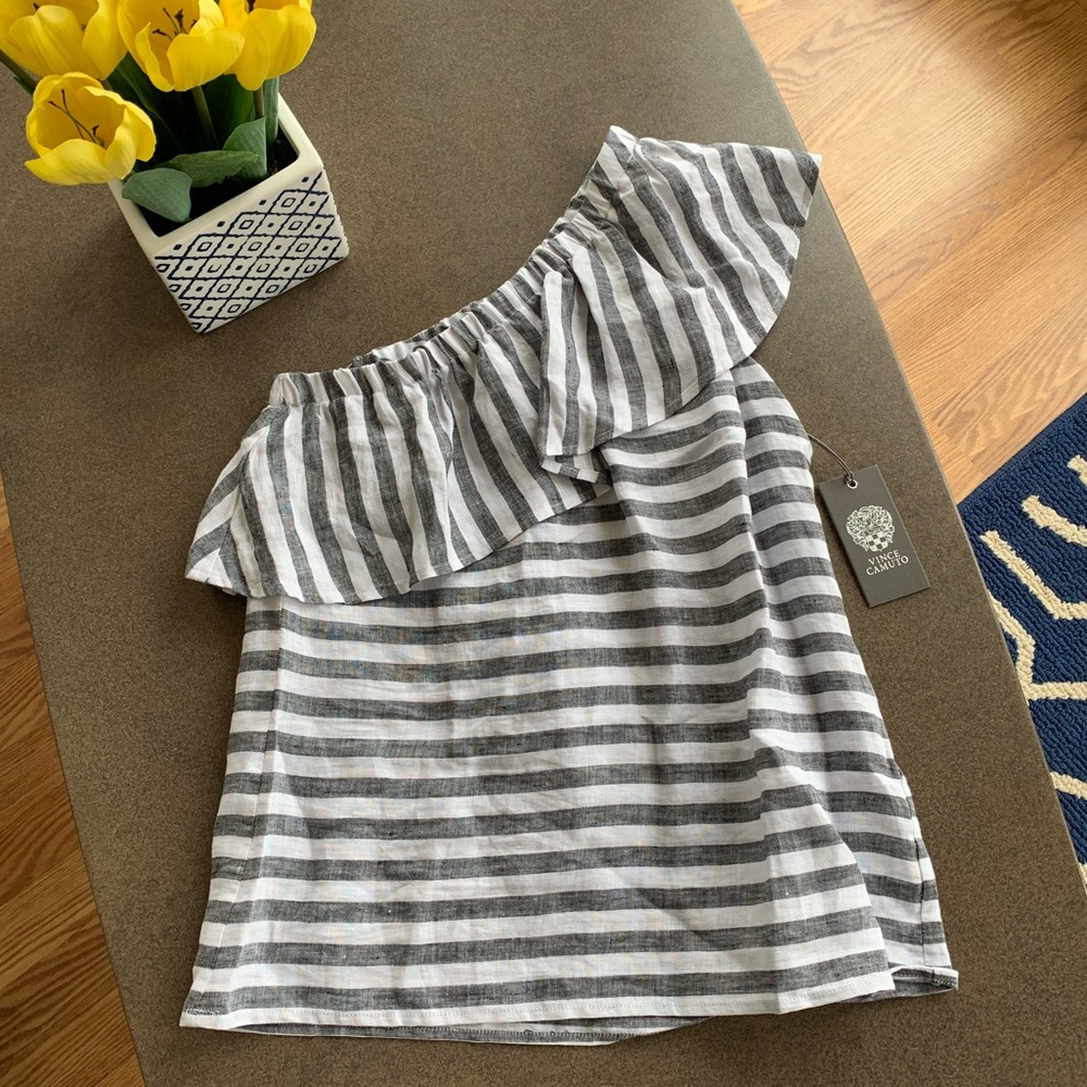 ✨Host Pick✨ Vince Camuto Striped Linen Blouse